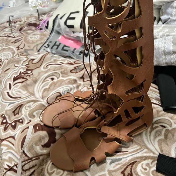 Gladiators Brown Sandals - Picture 3 of 4